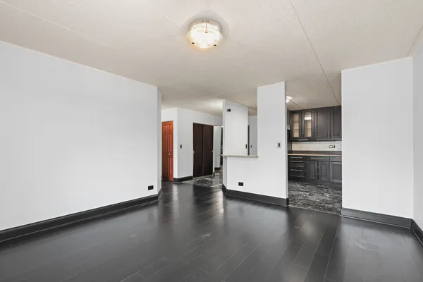 $135,000 | 5011 South Valley Lane, Unit 204, Streamwood, IL 60107