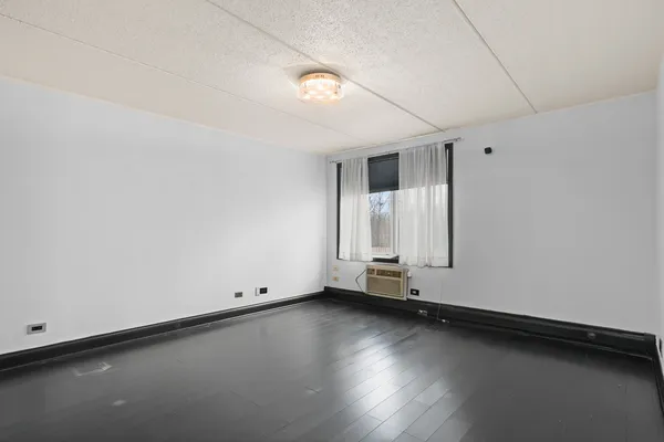 $135,000 | 5011 South Valley Lane, Unit 204, Streamwood, IL 60107