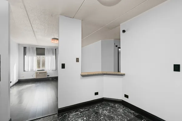 $135,000 | 5011 South Valley Lane, Unit 204, Streamwood, IL 60107