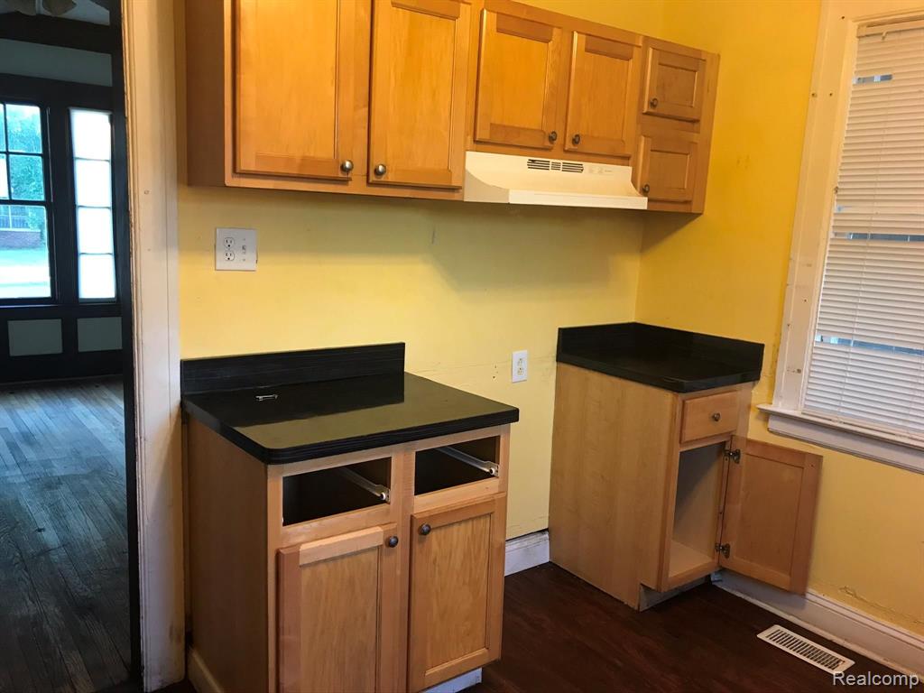759 Webb Street Detroit, MI 48202 - Photo 8 of 14