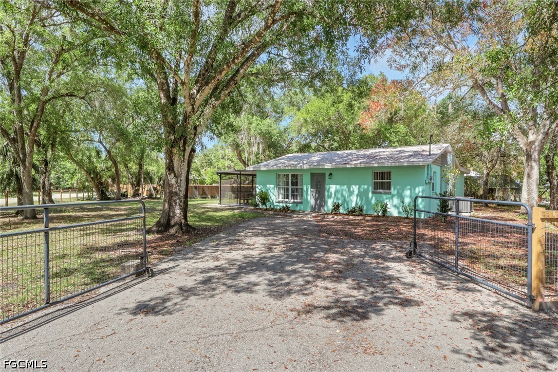 2431 Lippincott Road Alva, FL 33920 - Photo 3 of 43 Gallery Image 3