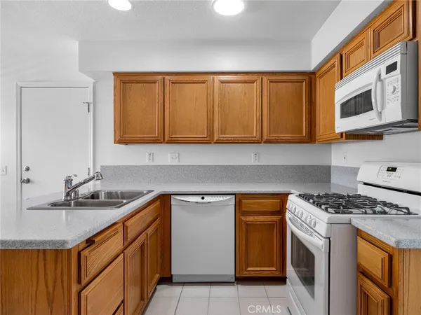 $305,000 | 11554 Francisco Place, Apple Valley, CA 92308