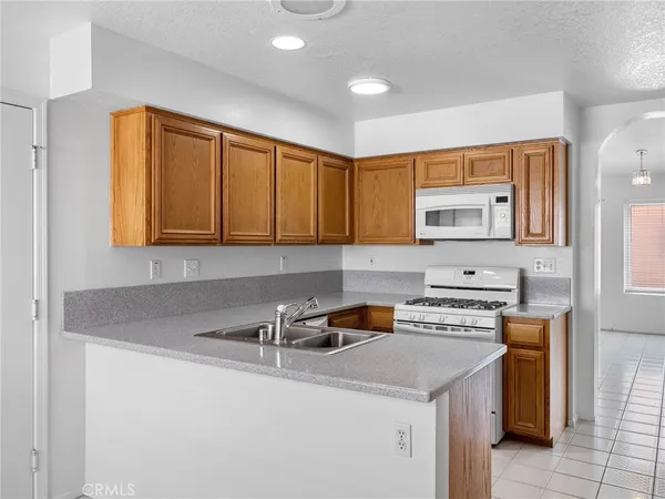 $305,000 | 11554 Francisco Place, Apple Valley, CA 92308