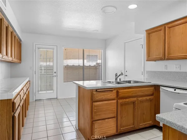 $305,000 | 11554 Francisco Place, Apple Valley, CA 92308