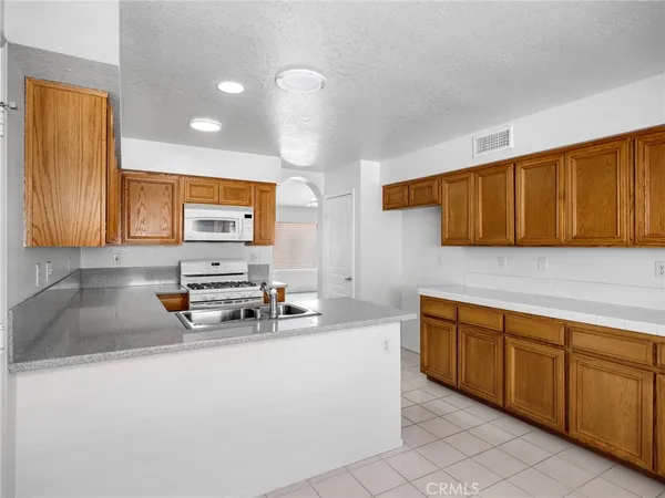$305,000 | 11554 Francisco Place, Apple Valley, CA 92308