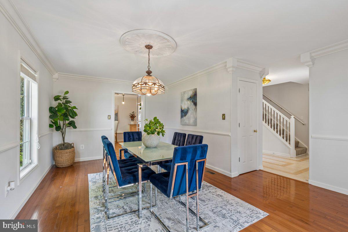 11201 Midvale Road Kensington, MD 20895 - Photo 7 of 44 Dining room.