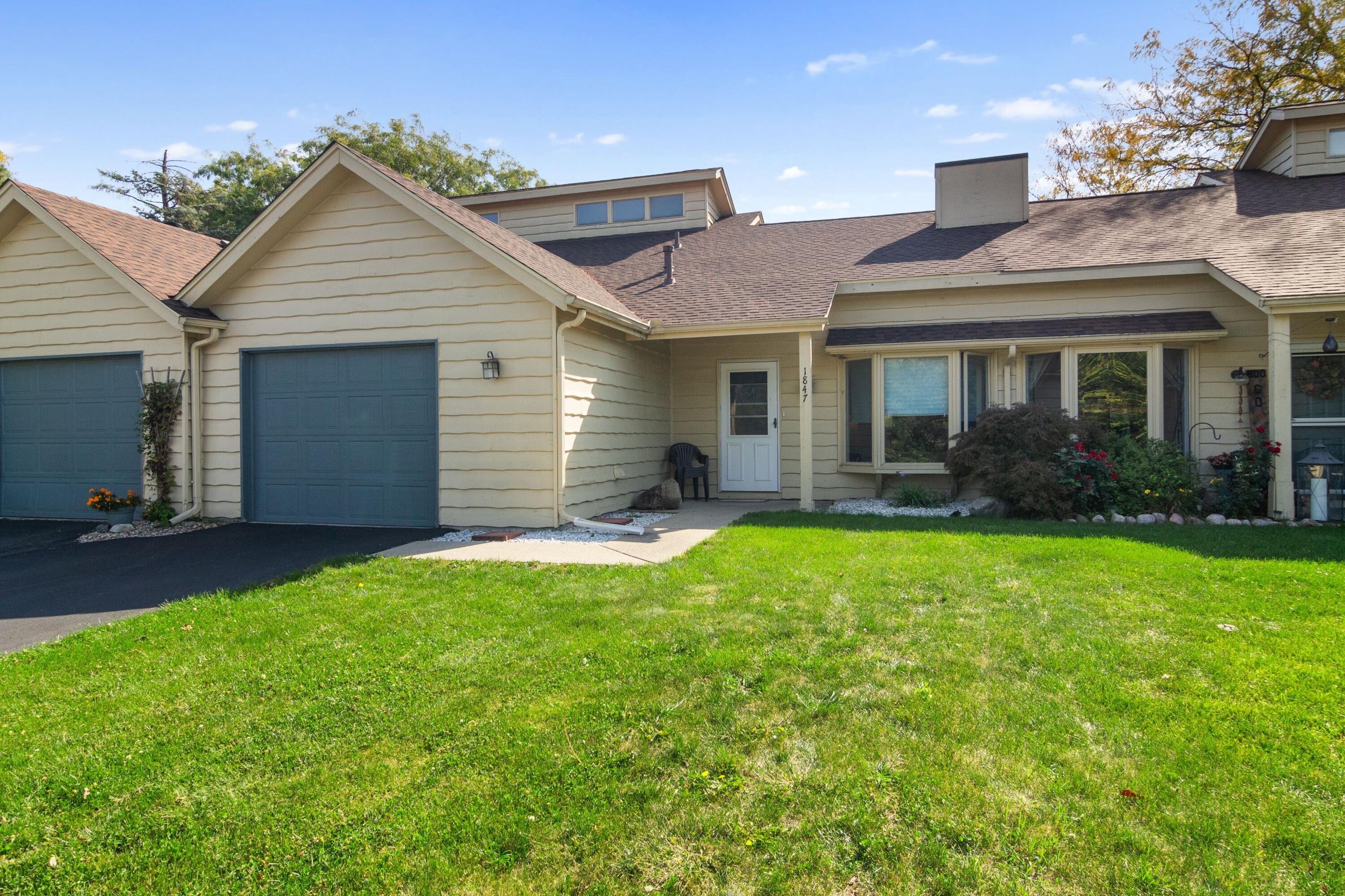 a view of a house with backyard and porch