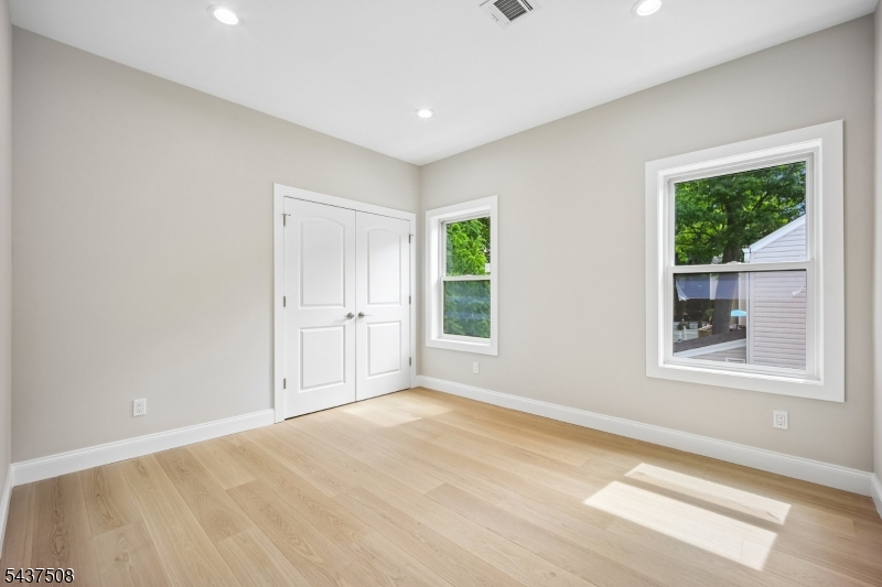 5 Briar Cliff Road Livingston, NJ 07039 - Photo 29 of 49 Gallery Image 29