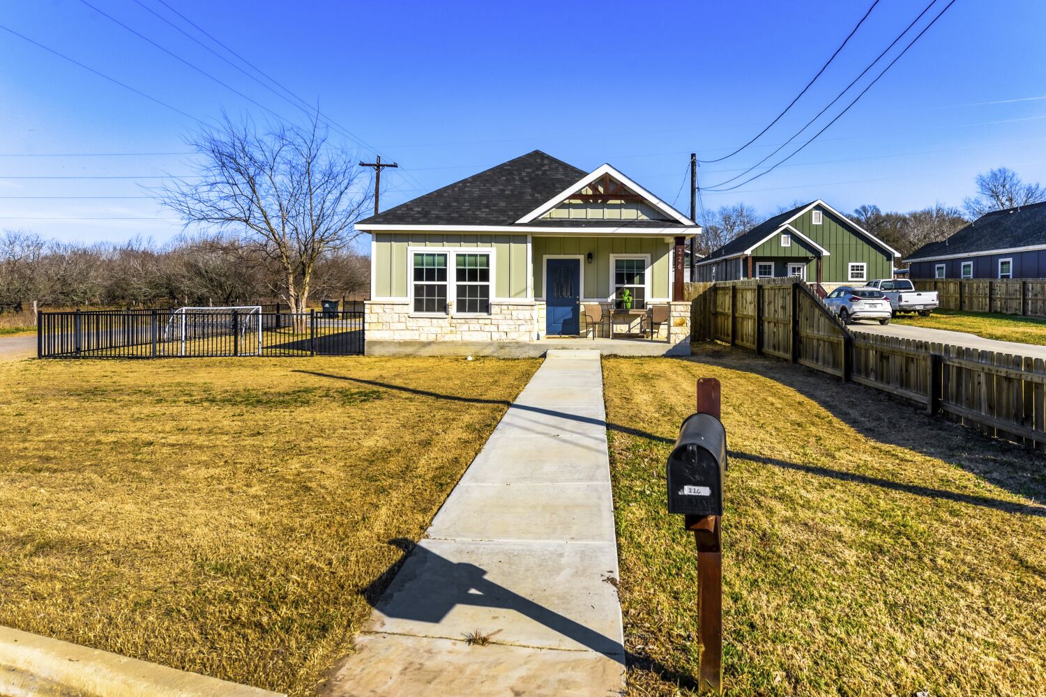 226 Spruce Avenue Luling, TX 78648 - Photo 2 of 29