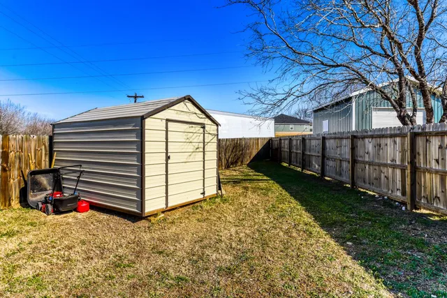 $249,000 | 226 Spruce Avenue, Luling, TX 78648
