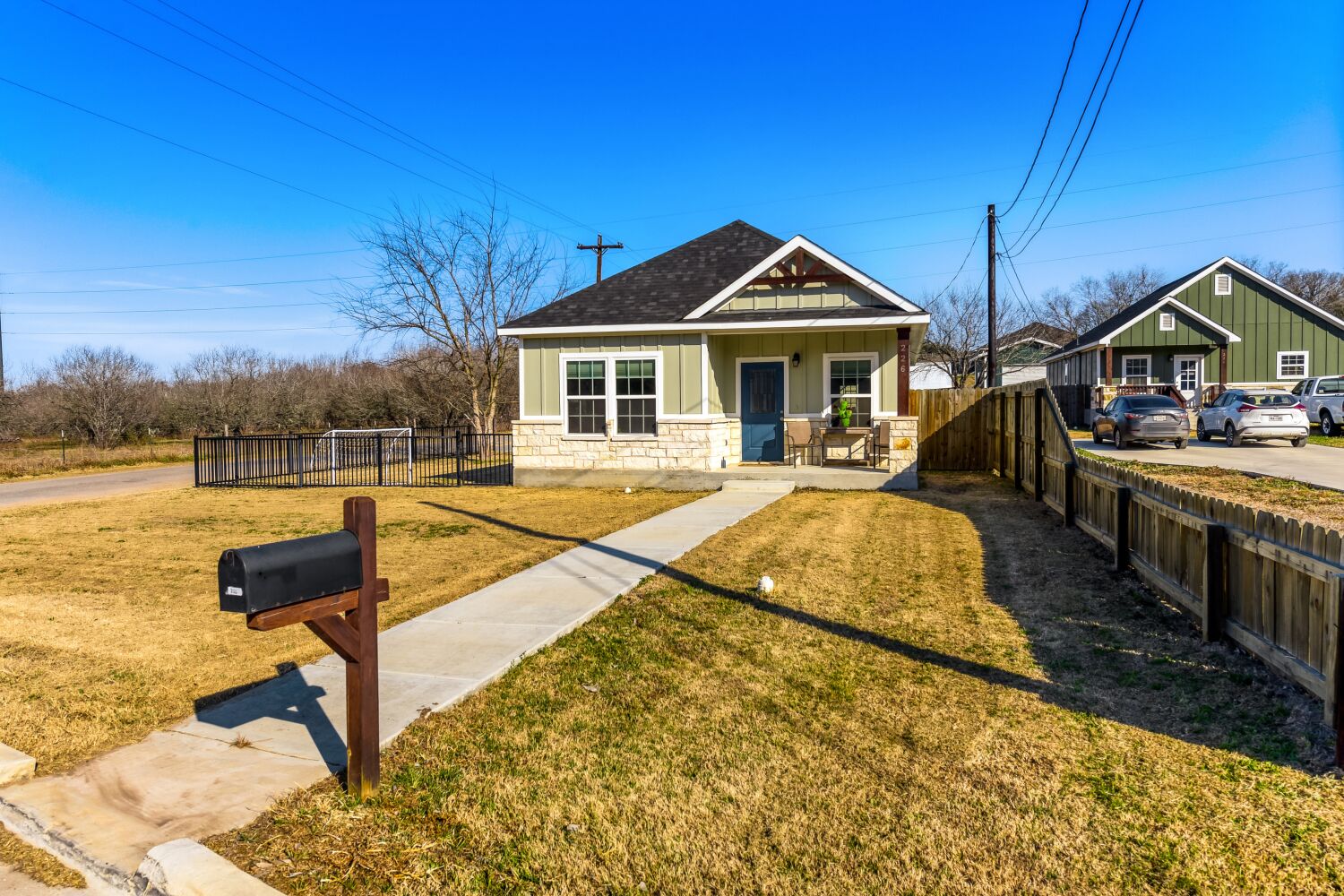 226 Spruce Avenue Luling, TX 78648 - Photo 3 of 29