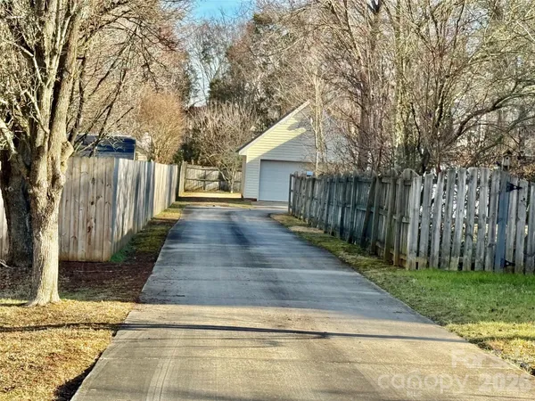 a view of a house with backyard