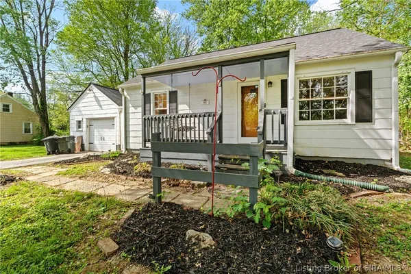 $189,900 | 907 Allison Lane, Jeffersonville, IN 47130