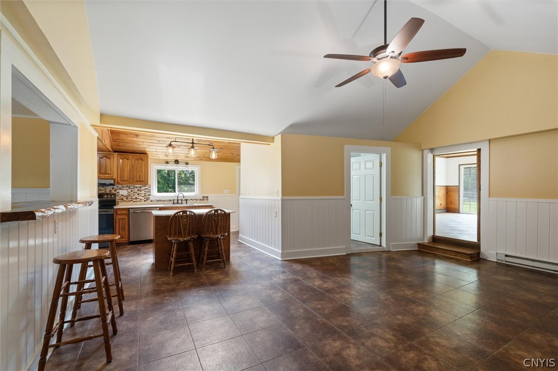 305 Howard Road Volney, NY 13069 - Photo 17 of 49 Kitchen, dining area.