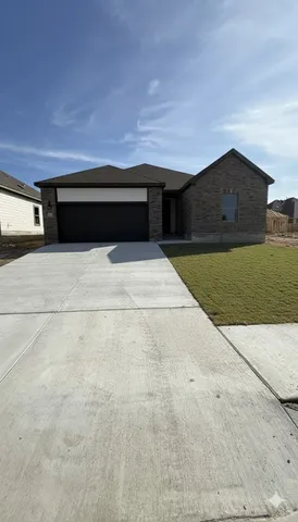 a front view of house with yard