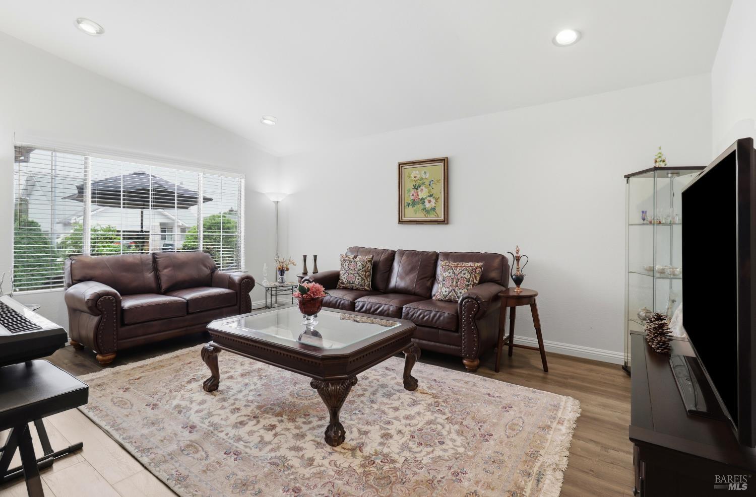 4317 Grandview Way Rohnert Park, CA 94928 - Photo 4 of 39