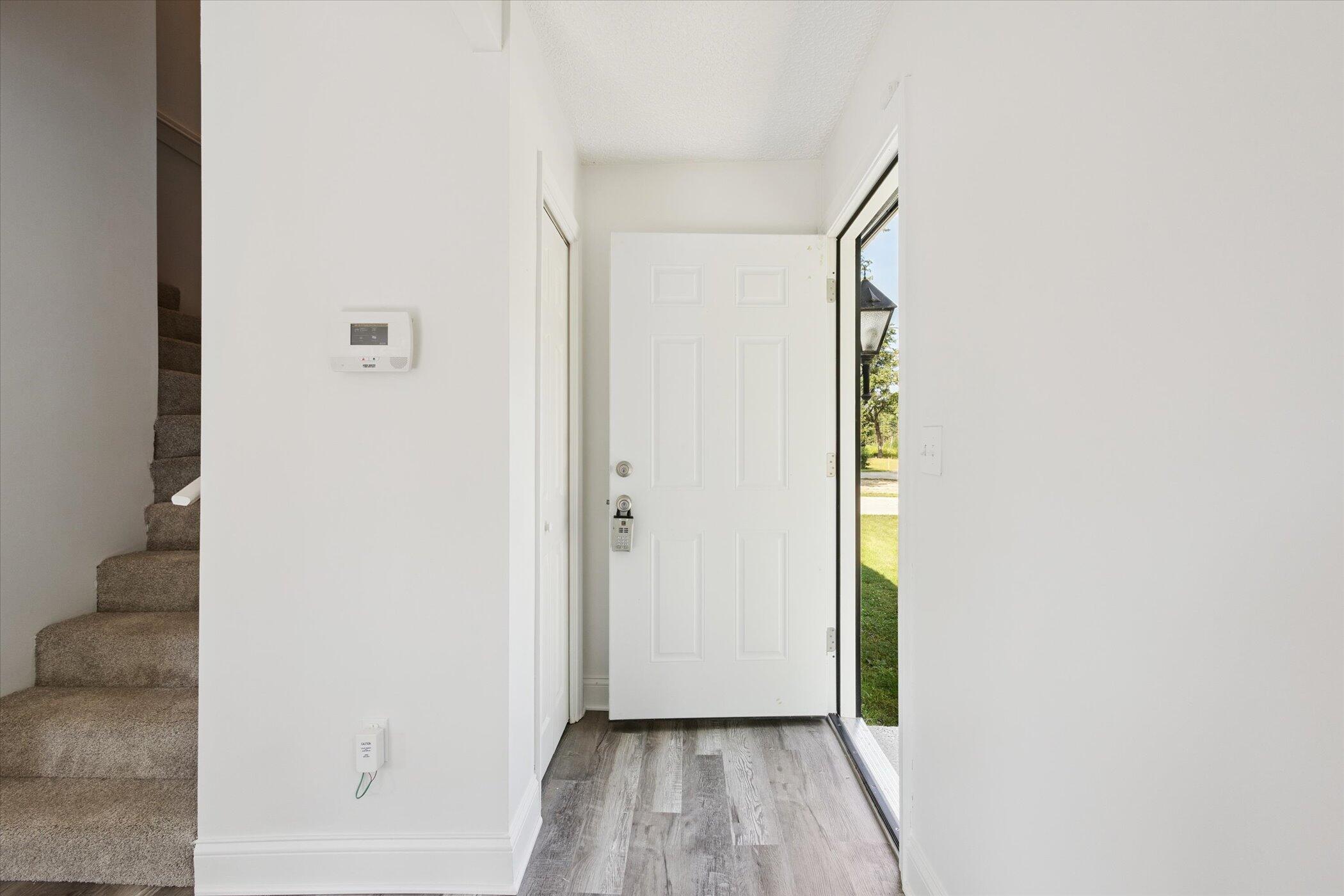 3441 Townline Road Houghton Lake, MI 48629 - Photo 4 of 53 Front door interior