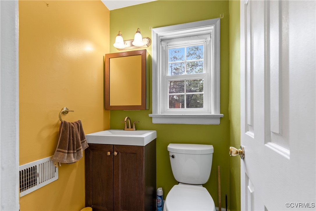 11911 Kilrenny Road Midlothian, VA 23113 - Photo 14 of 39 a bathroom with a toilet sink and mirror