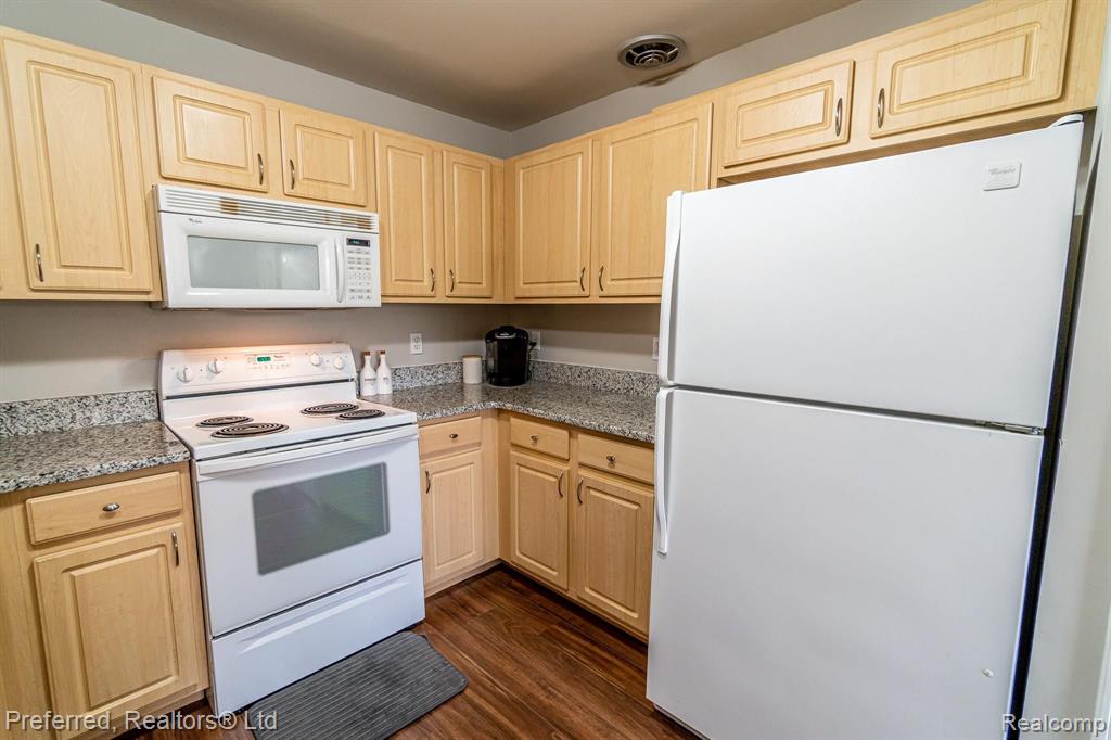 16928 Farmington Road Livonia, MI 48154 - Photo 8 of 28