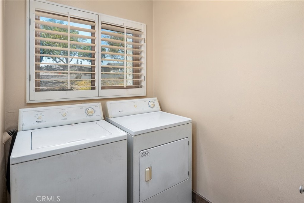 1400 Market Street Vista, CA 92084 - Photo 23 of 31 a utility room with dryer and washer