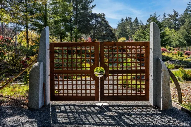 $2,295,000 | 40811 Eureka Hill Road, Point Arena, CA 95468