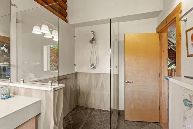 $2,295,000 | 40811 Eureka Hill Road, Point Arena, CA 95468