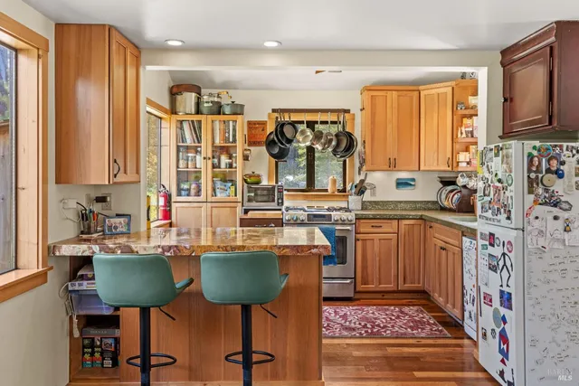 $2,295,000 | 40811 Eureka Hill Road, Point Arena, CA 95468