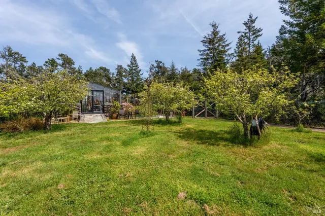 $2,295,000 | 40811 Eureka Hill Road, Point Arena, CA 95468