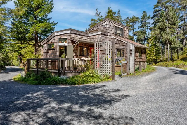 $2,295,000 | 40811 Eureka Hill Road, Point Arena, CA 95468