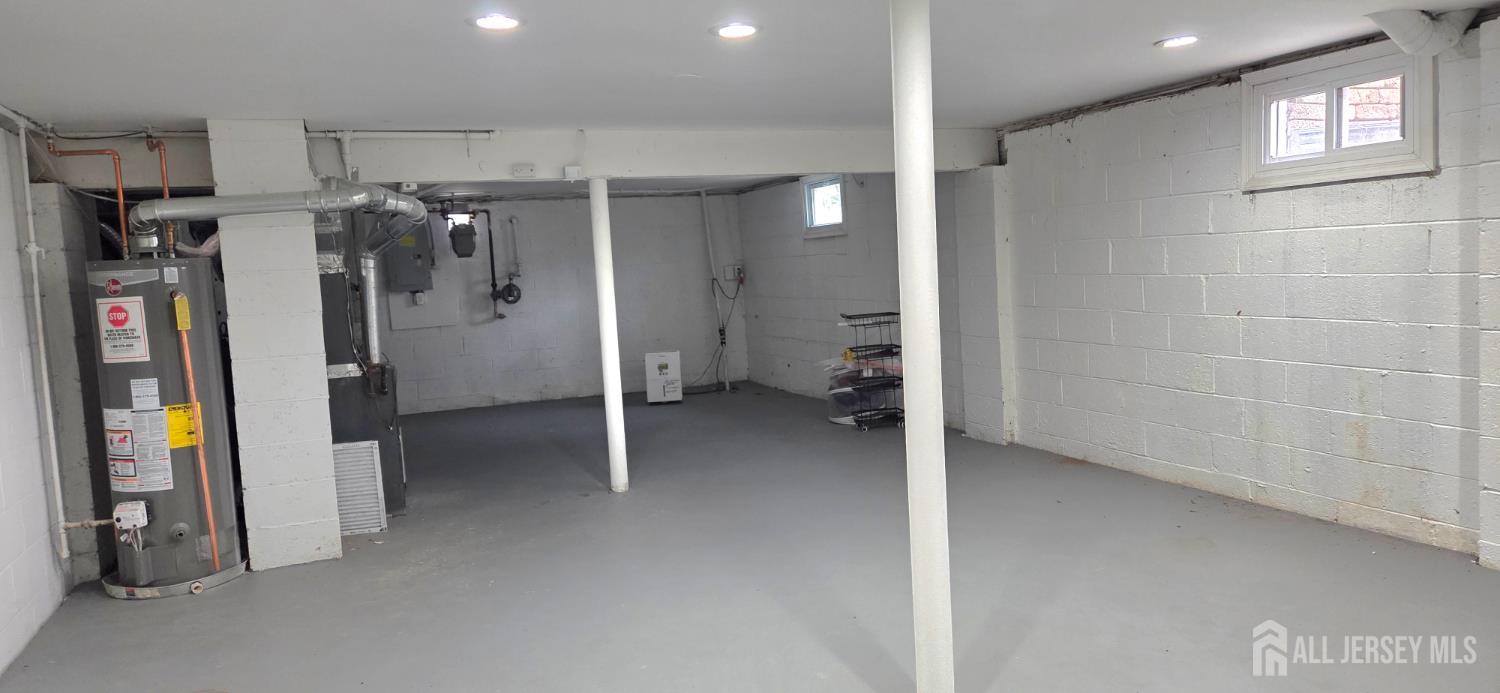 22 Oakbranch Road Cranbury, NJ 08512 - Photo 17 of 20 a view of a walk in closet