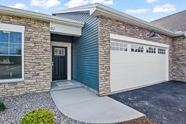 $564,900 | 107 Cedarway Circle, Unit 410, Webster, NY 14580