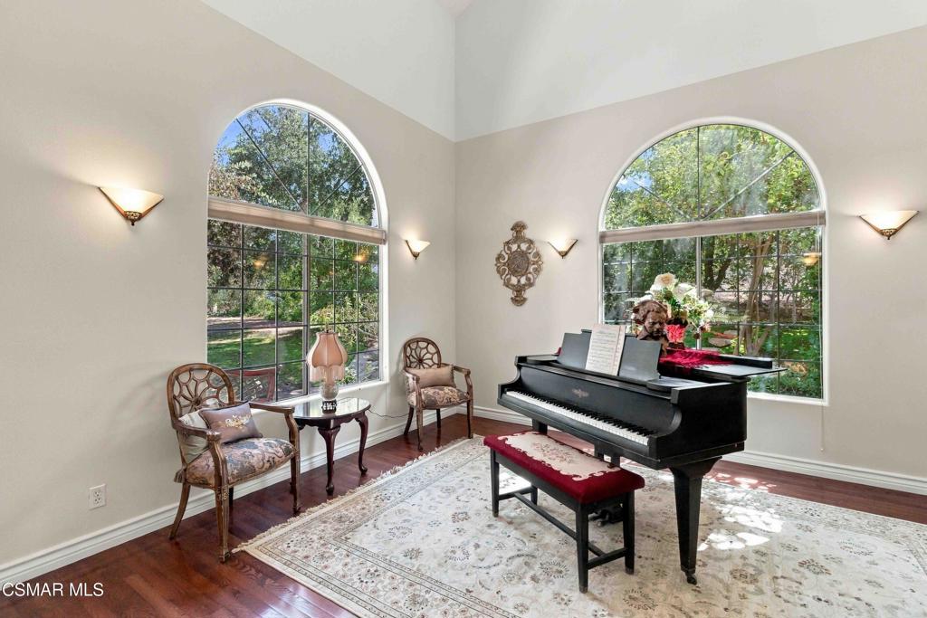 1351 Rainey Road Simi Valley, CA 93063 - Photo 10 of 65 Gallery Image 10