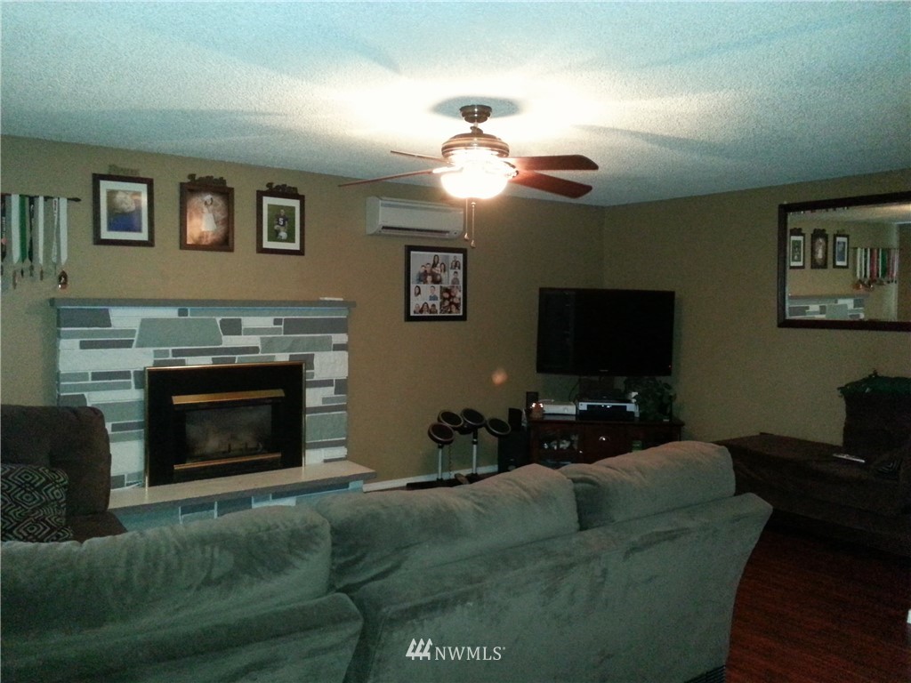 4314 Pine Road Northeast Bremerton, WA 98310 - Photo 4 of 15 Gallery Image 4