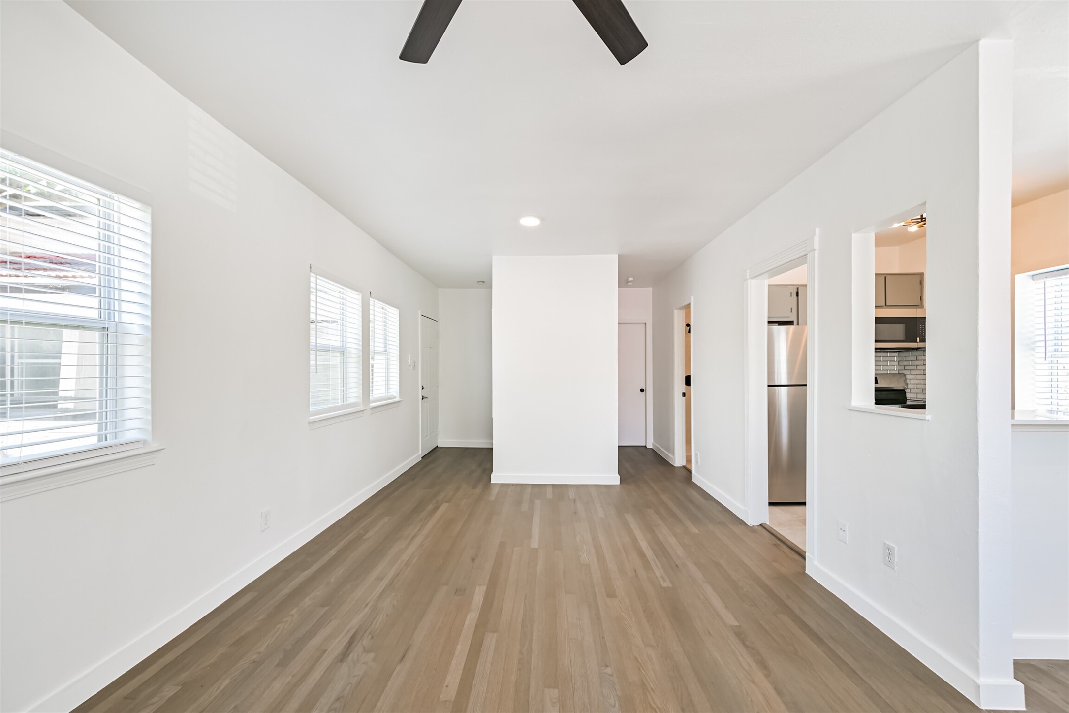 415 Fairview Street, Unit 9 Houston, TX 77006 - Photo 6 of 15 Open living room area looking back towards the front door/bedroom.