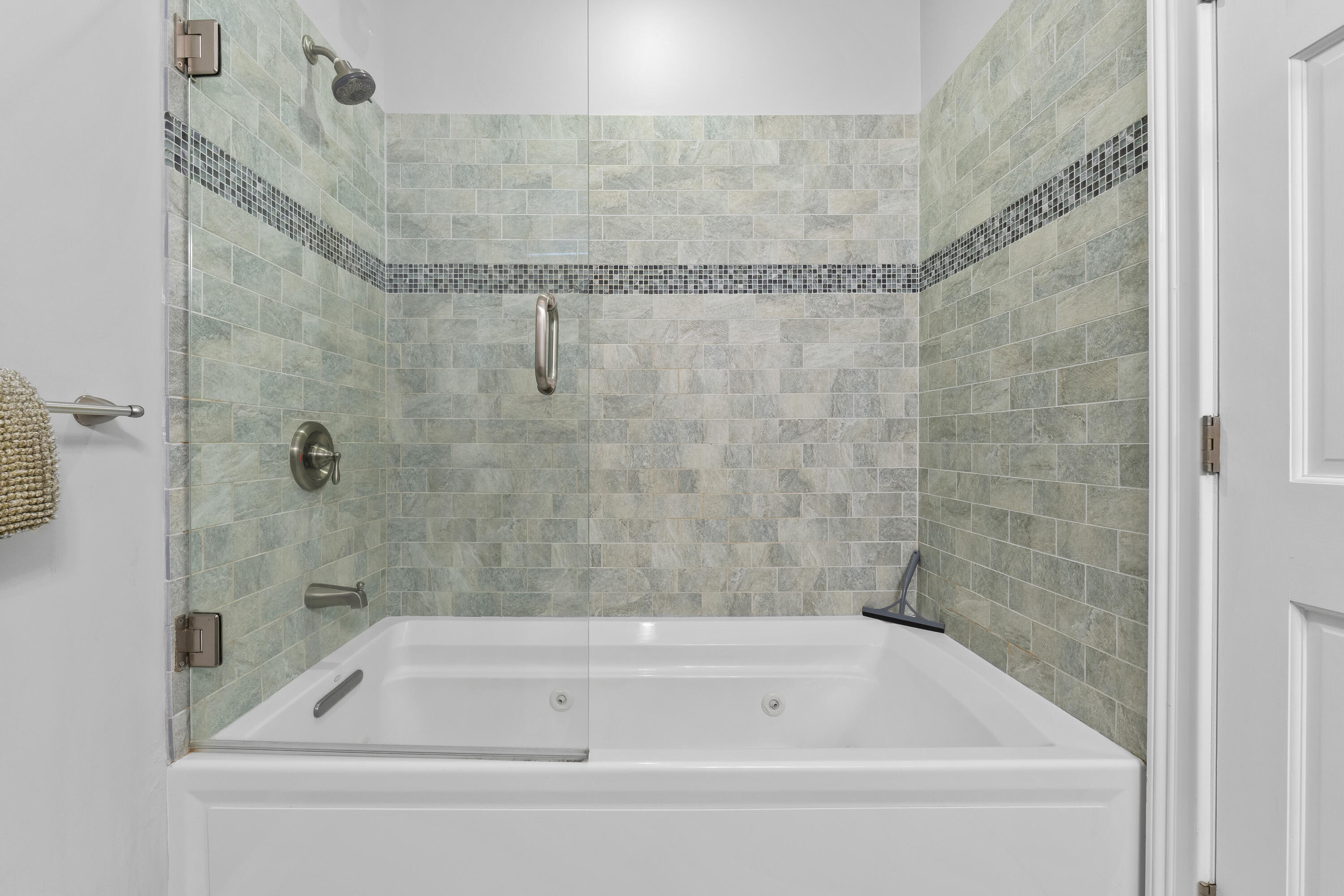 115 Perkins Cove Road Ogunquit, ME 03907 - Photo 44 of 68 Guest Suite Bath