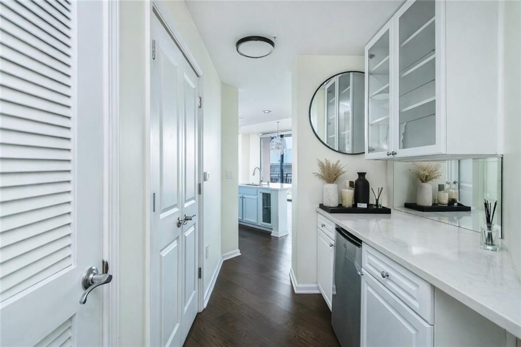 3040 Peachtree Road, Unit 1003 Atlanta, GA 30305 - Photo 5 of 42 a kitchen with cabinets and a stove