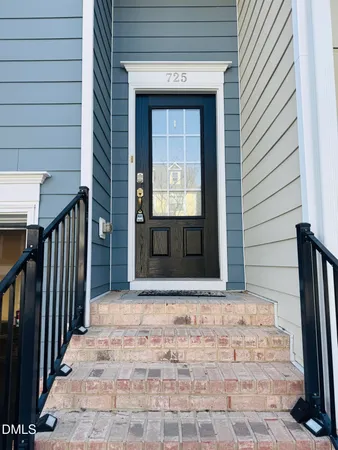 $2,295 | 725 Edgewater Ridge Court, Apex, NC 27523