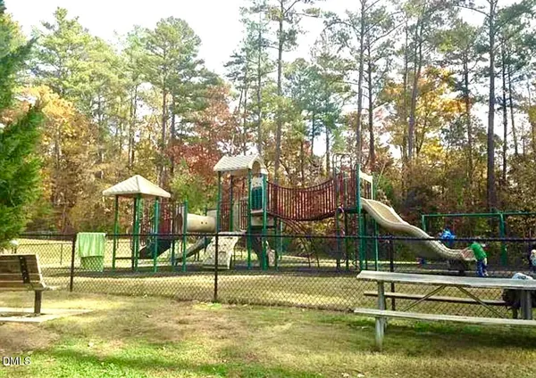 $2,295 | 725 Edgewater Ridge Court, Apex, NC 27523