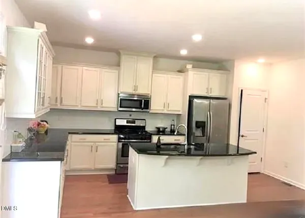 $2,295 | 725 Edgewater Ridge Court, Apex, NC 27523