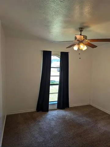 a view of empty room with window