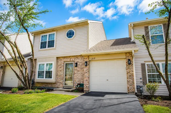 $2,250 | 1217 North Village Drive, Round Lake Beach, IL 60073