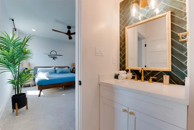 a en suite bathroom with a potted plant and a sink