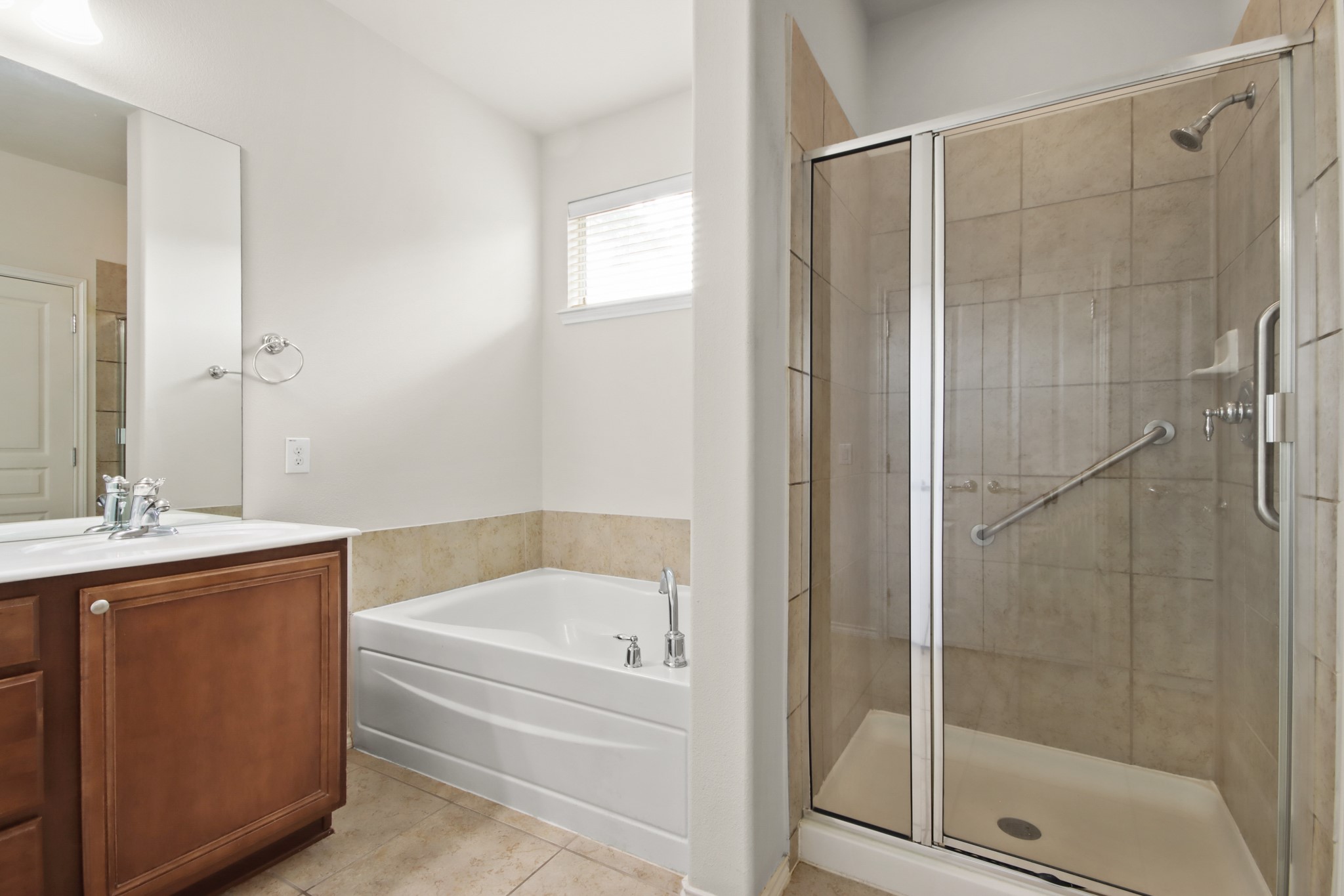 16918 Cherokee Lake Lane Houston, TX 77044 - Photo 14 of 35 a bathroom with a bathtub and a sink