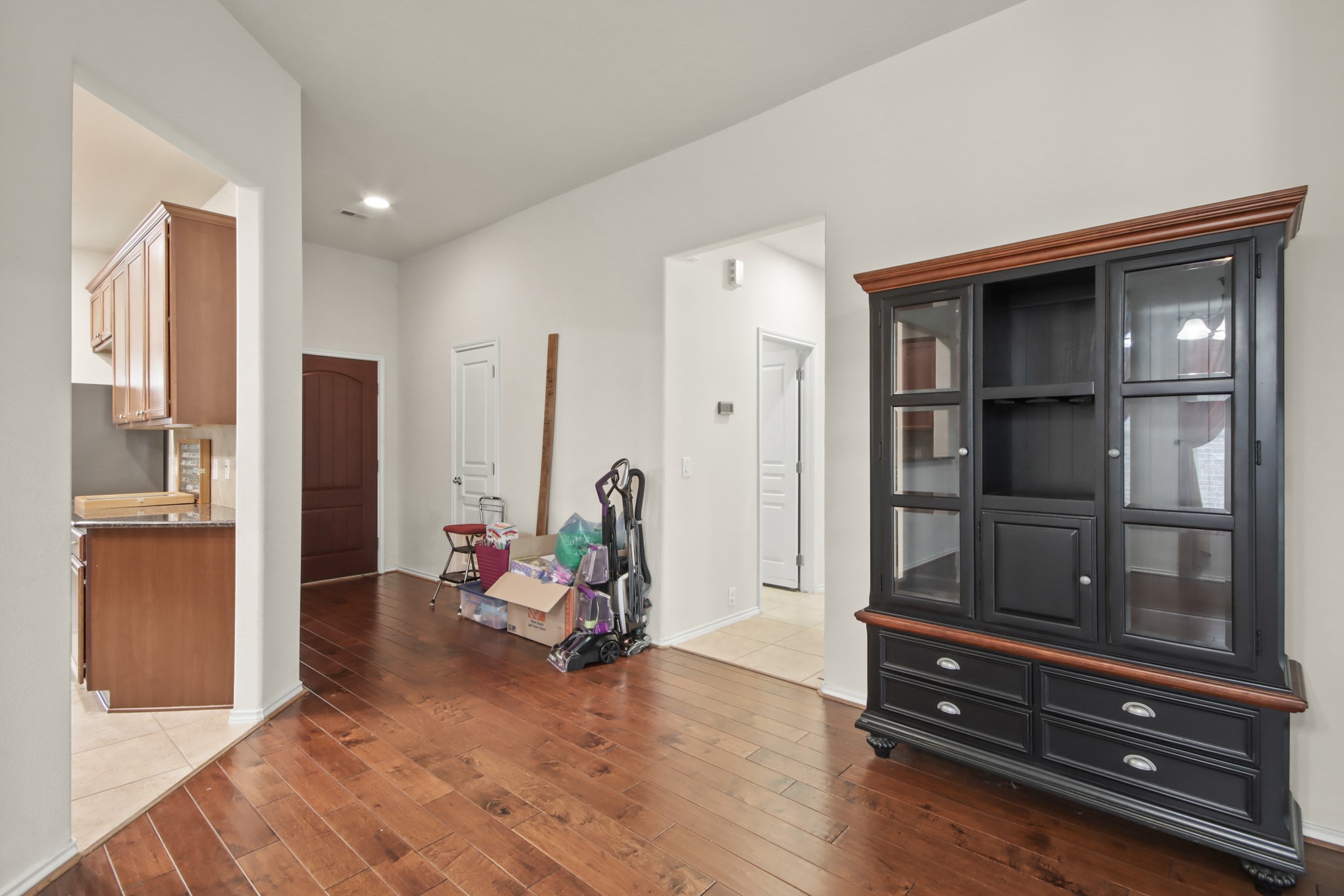 16918 Cherokee Lake Lane Houston, TX 77044 - Photo 2 of 35 a living room with furniture
