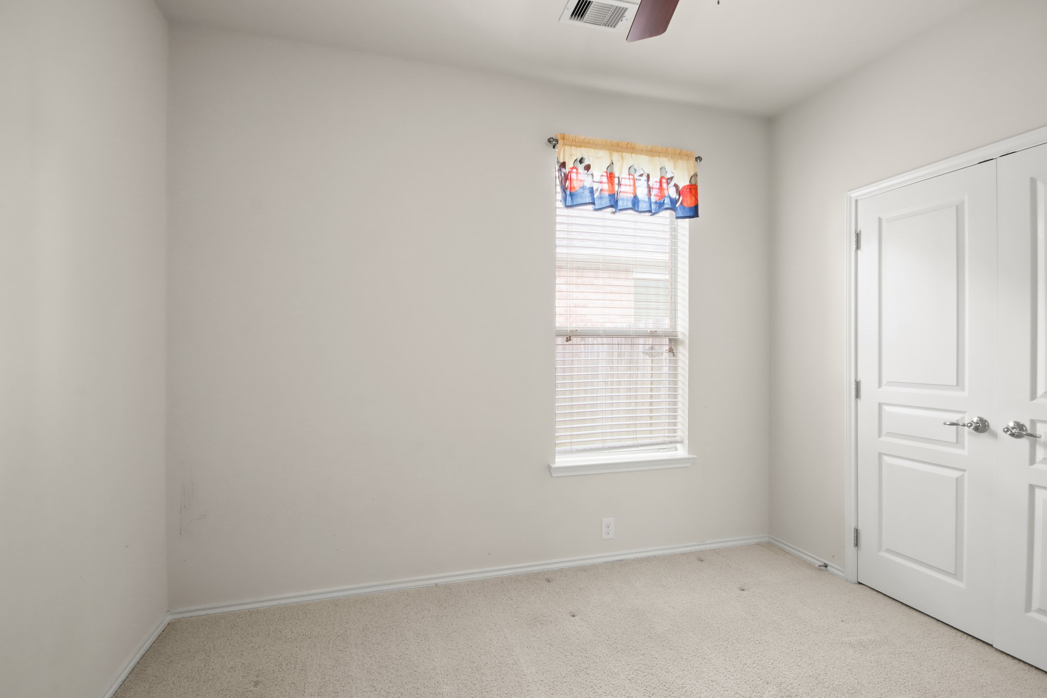 16918 Cherokee Lake Lane Houston, TX 77044 - Photo 21 of 35 an empty room with windows