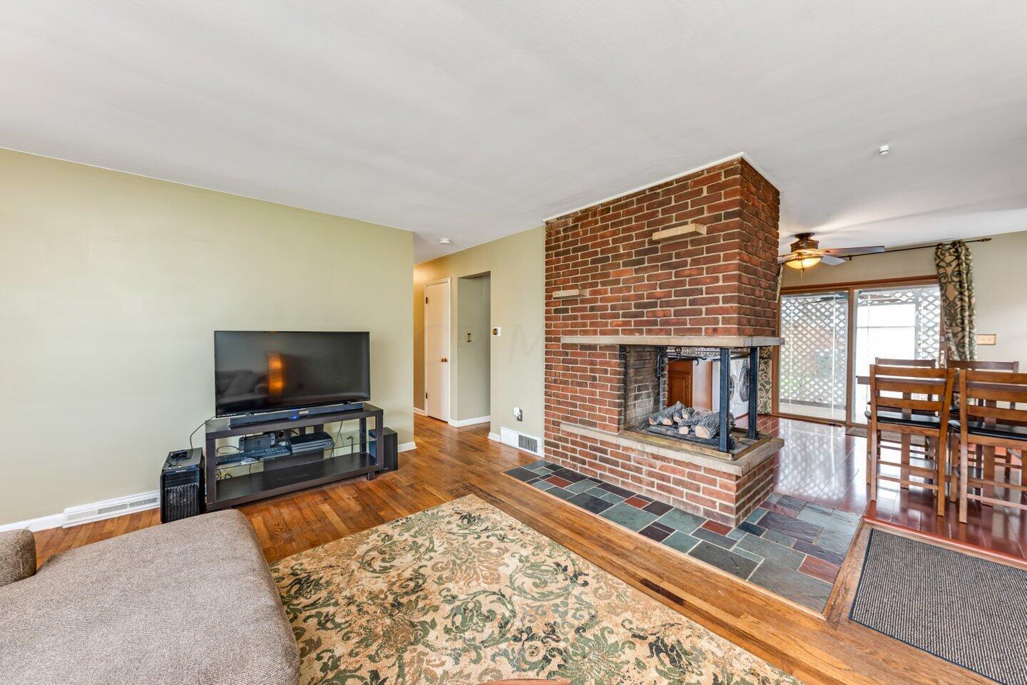 1085 Wiltshire Road Columbus, OH 43204 - Photo 5 of 34 006-1085WiltshireRoad-Columbus-OH-43204-