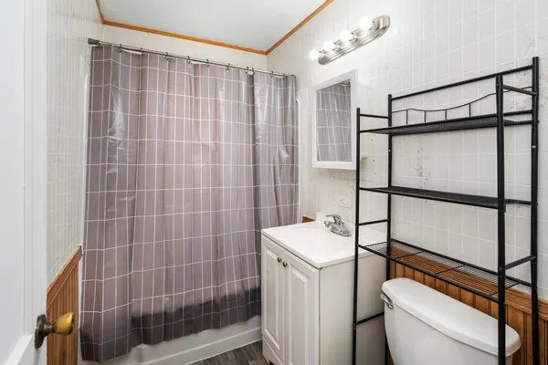 $2,300 | 5116 Ivanhoe Street, Duluth, MN 55804
