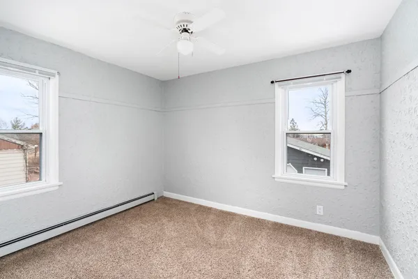 $2,300 | 5116 Ivanhoe Street, Duluth, MN 55804