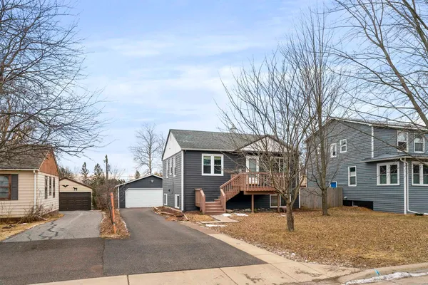 $2,300 | 5116 Ivanhoe Street, Duluth, MN 55804