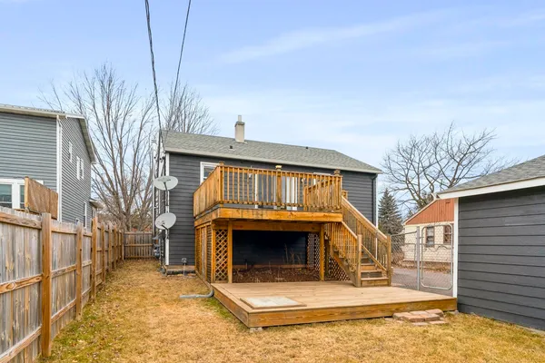 $2,300 | 5116 Ivanhoe Street, Duluth, MN 55804